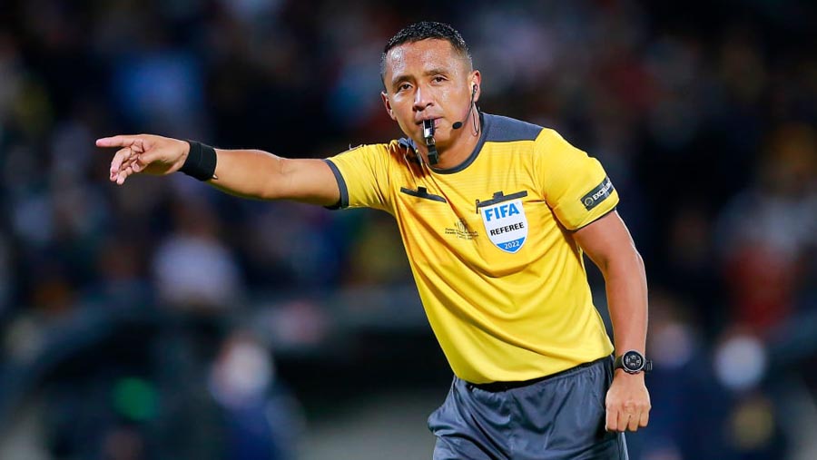Histórico: El salvadoreño Iván Bartón arbitrará el partido de octavos de final entre Inglaterra y Senegal