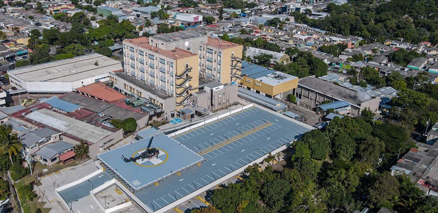 Inauguran parqueo multinivel y helipuerto en Hospital Militar