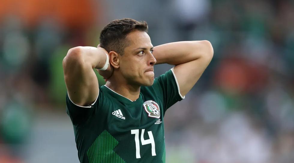 Chicharito quedó fuera de la selección de México por meter mujeres a la concentración y hacer orgía