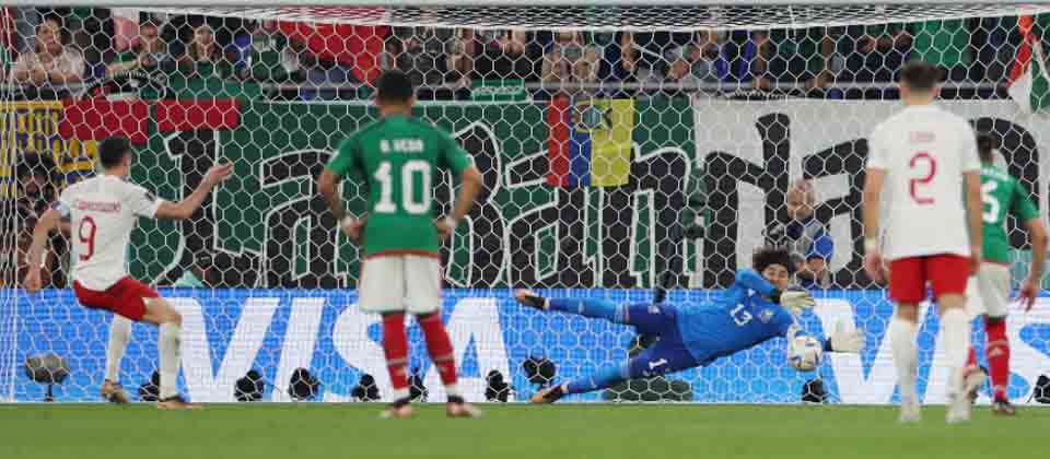 México saca un punto gracias a Memo Ochoa