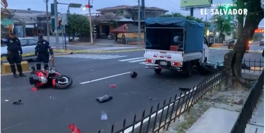 Motociclista choca y pierde la vida tras pelear vía con otro sujeto: El sobreviviente iba tomado