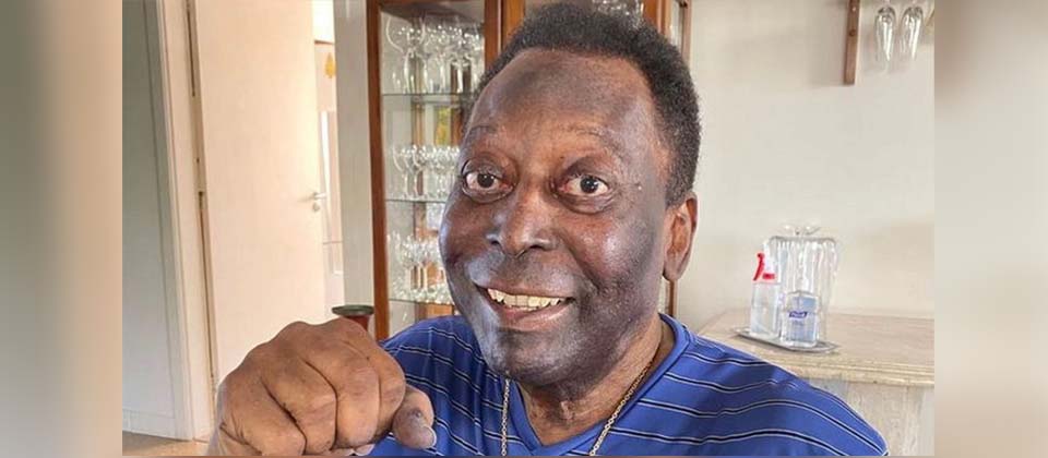 Pelé sigue sin recibir el alta médica
