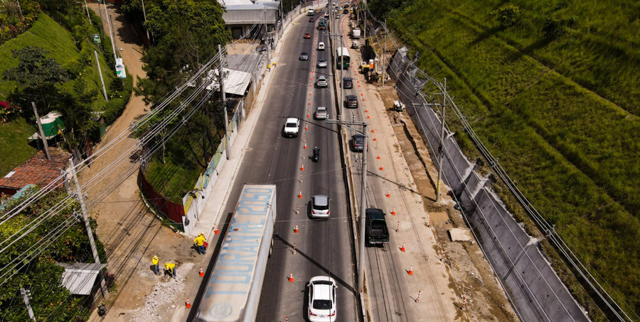 Ampliación de la carretera al puerto de La Libertad lleva un 80% de avance