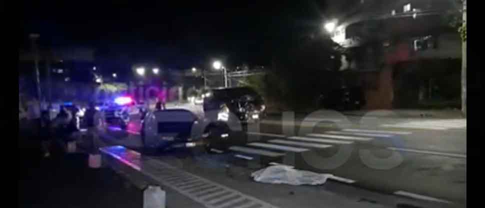 Taxi atropella a pareja de ancianos mientras cruzaban la calle en barrio Lourdes de San Salvador