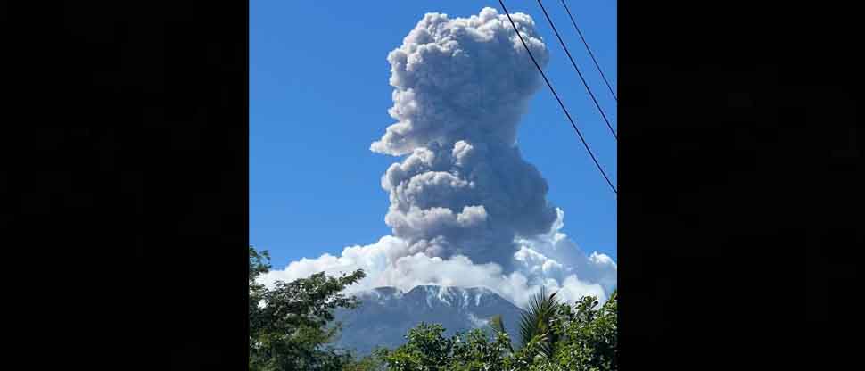 Continúan registrándose explosiones de gas y cenizas en volcán de San Miguel