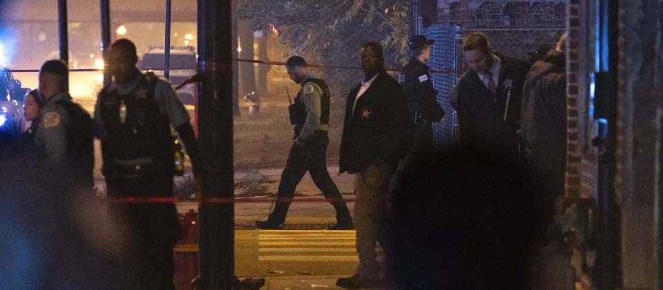 Tres niños y 12 personas resultan lesionadas en Día de las Brujas en Chicago