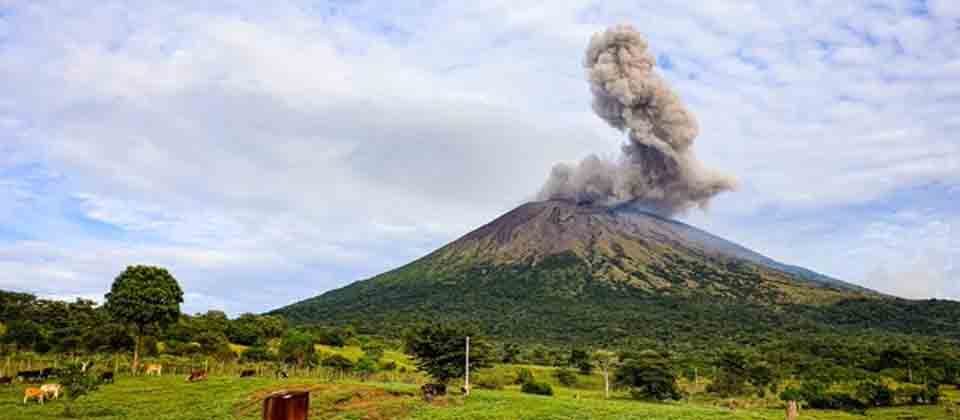 Medio Ambiente descarta erupción del volcán de San Miguel