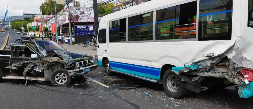 Tres lesionados tras fuerte accidente de tránsito sobre el Paseo General Escalón