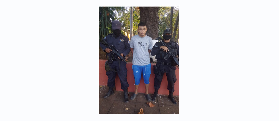 Policías arrestan a corredor de programa de la MS-13 en un centro comercial