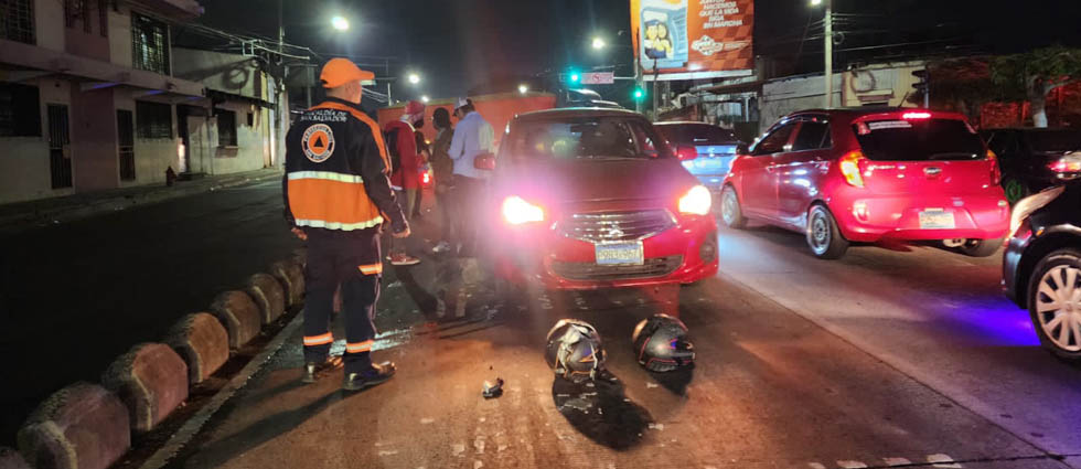 Dos lesionados tras fuerte accidente de tránsito sobre la alameda Juan Pablo II