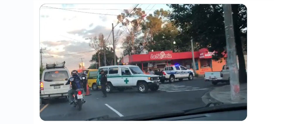 Motociclista acaba lesionado tras fuerte choque en San Salvador