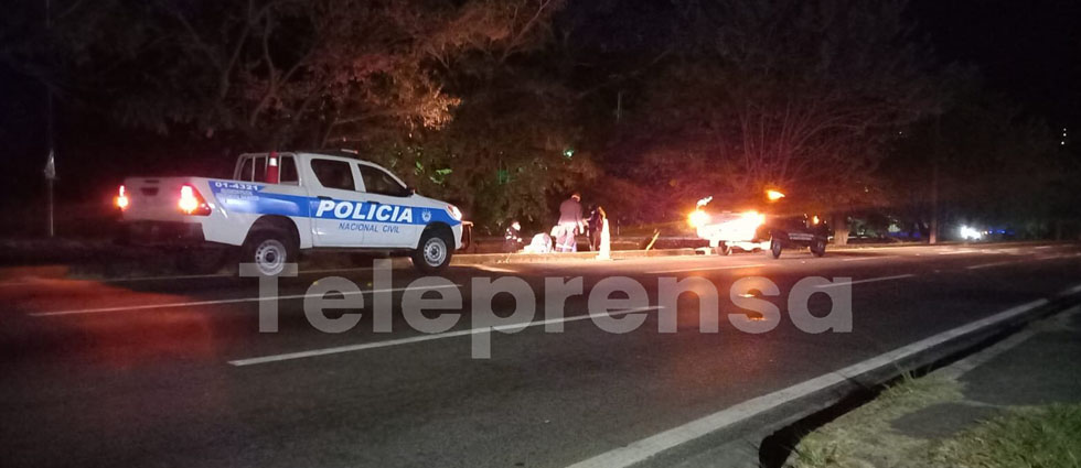 Mujer pierde la vida tras ser arrollada sobre la autopista Comalapa