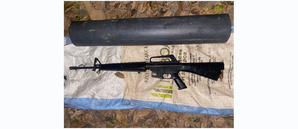 Cerco militar Soyapango: hallan un fusil dentro de un tubo PVC que estaba en un predio baldío
