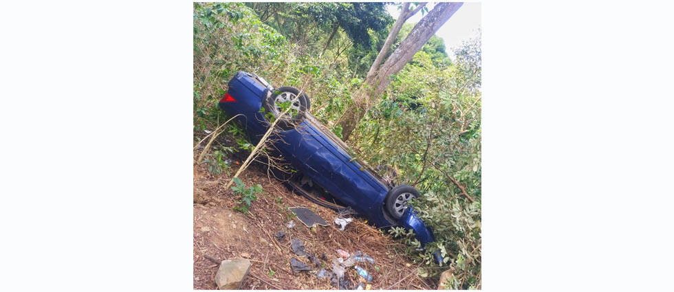 Vehículo cae a un precipicio sobre carretera al Boquerón