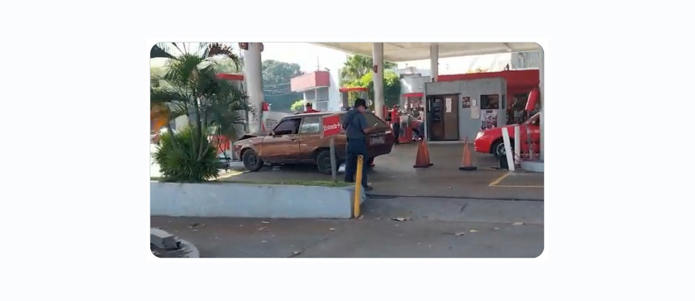 Automovilista choca contra un surtidor de gasolina sobre la Troncal del Norte