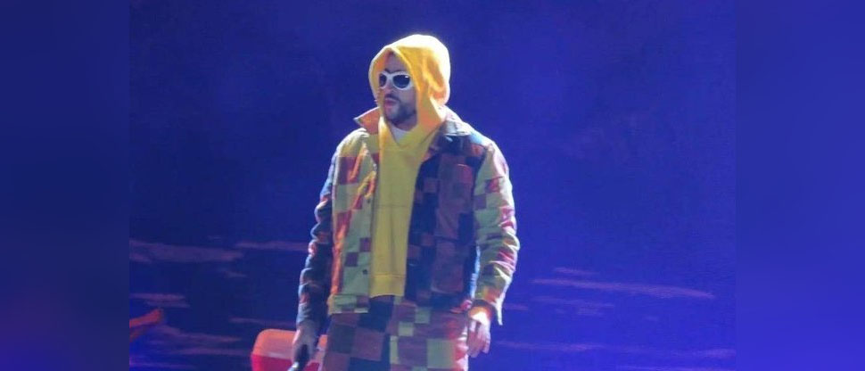 Filtran fotos de Bad Bunny besando apasionadamente al actor mexicano Gael García Bernal