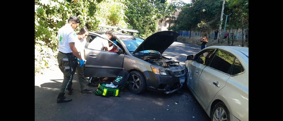 Dos personas resultan lesionadas en choque por el exrastro de Mejicanos