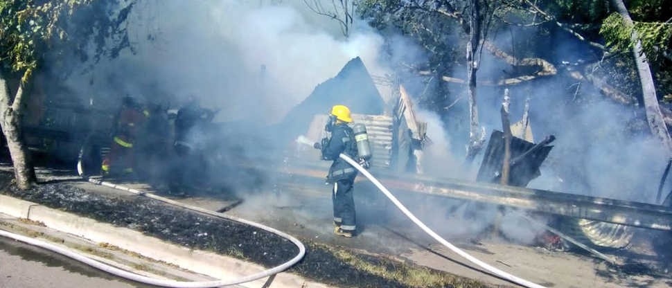 Incendio consume tapicería en la prolongación de la avenida Masferrer