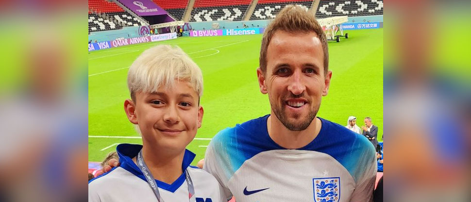 Estrella de Inglaterra reconoce a niño salvadoreño que le pidió una foto en el mundial anterior