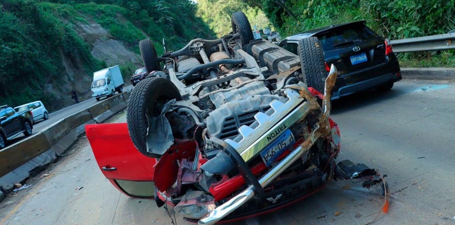 Una rastra sin frenos es la causante de múltiple accidente en Los Chorros