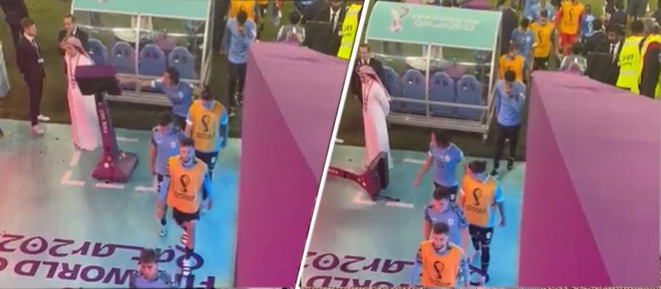 VIDEO: Cavani se desquita con cabina del VAR