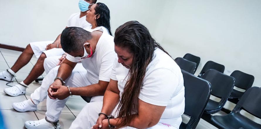 Mareros que exigían renta a comerciantes de San Salvador pasarán varios años en prisión