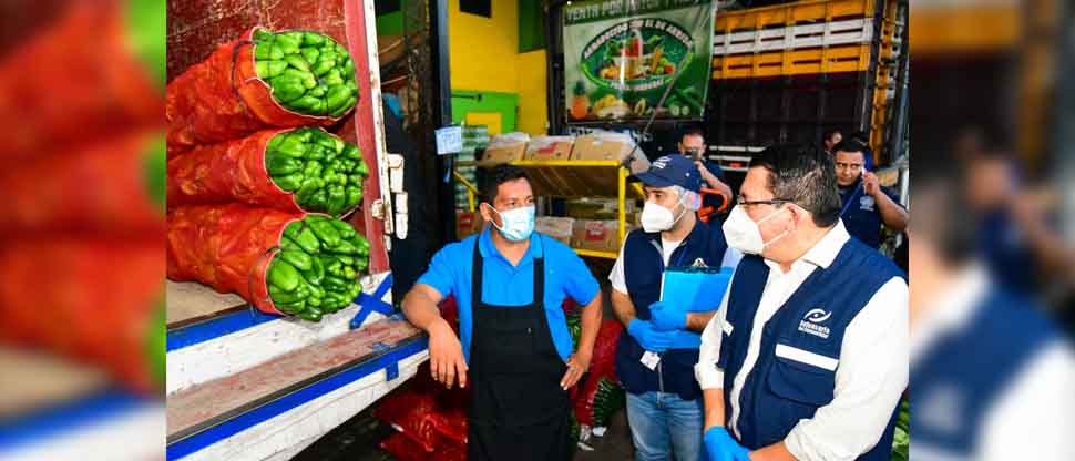 Defensoría del Consumidor inspecciona precios de frutas y verduras en mercado La Tiendona