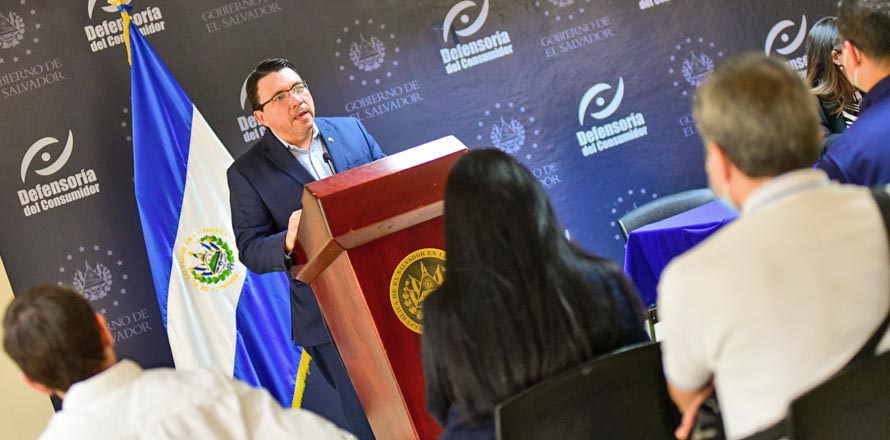 Defensoría del consumidor entrega distinciones a negocios que cumplieron el Programa de buenas prácticas