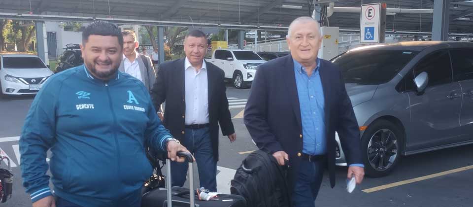 Eduardo Lara ya está en el país para dirigir al Alianza