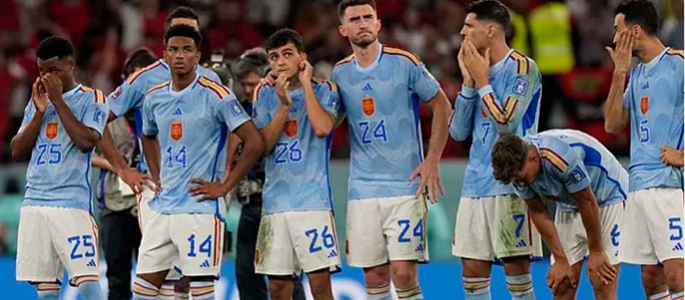 Prensa española castiga a su selección tras «morir» en los penaltis