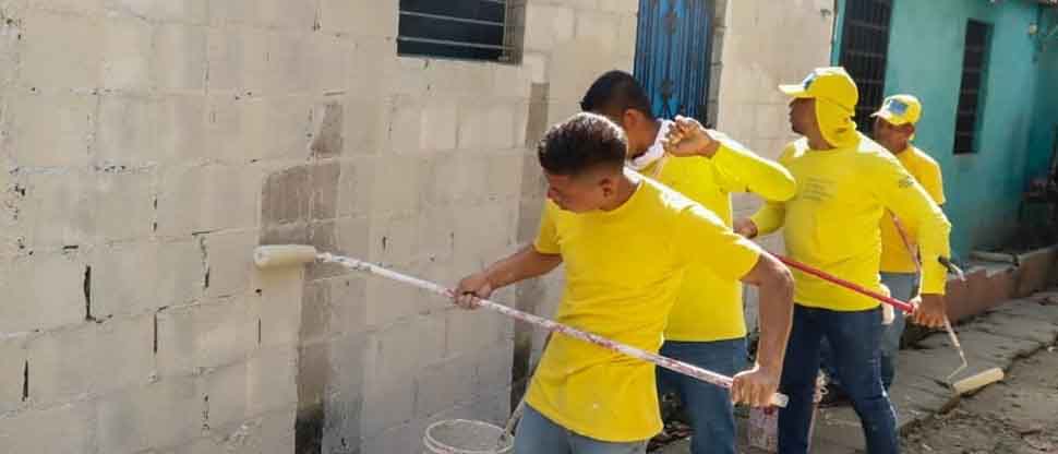 Eliminan grafitis de pandillas que aún habían en popular comunidad de Soyapango