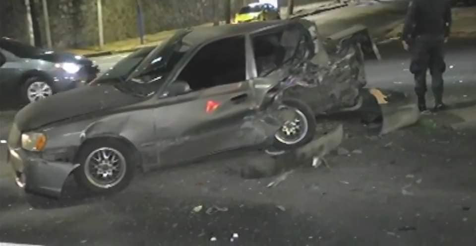 Conductor se pasa el semáforo en rojo y ocasiona fuerte accidente de ...