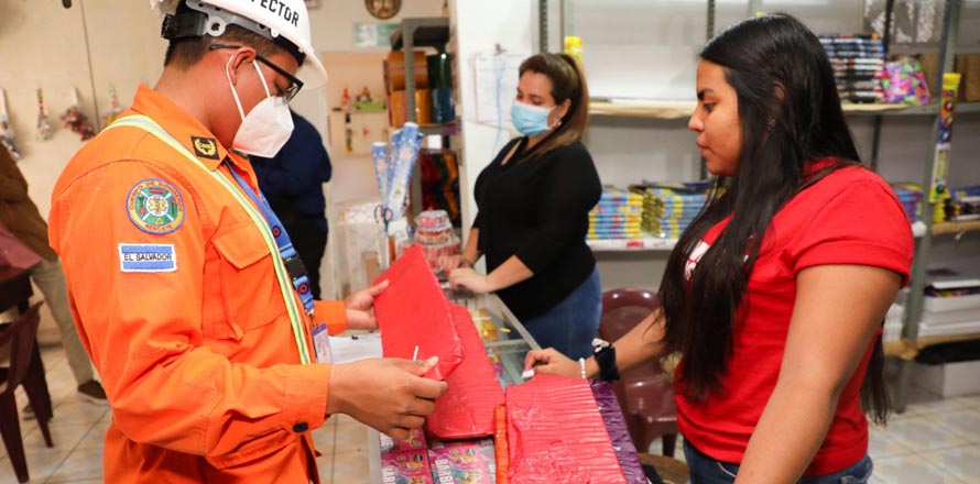 Autoridades continúan inspeccionando ventas de pólvora en distintos puntos