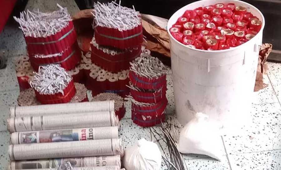 Decomisan en cohetería clandestina materia prima de productos pirotécnicos