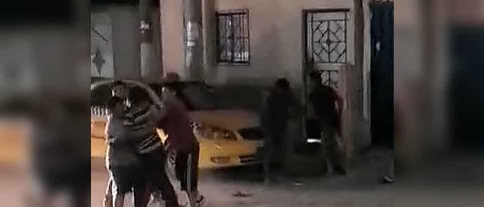 Al calor de los tragos, sujetos deciden irse a los golpes para arreglar sus problemas  