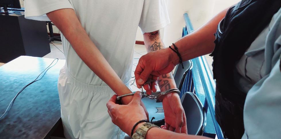 Adolescente es condenado a 20 años de internamiento por extorsión en Ilopango