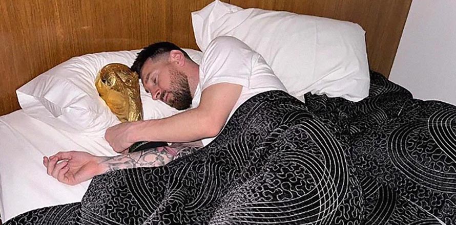 VIRAL: La foto de Messi durmiendo con la copa