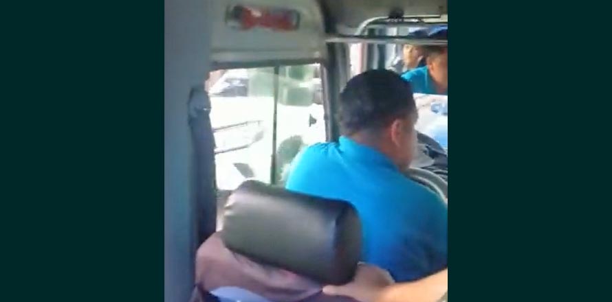 Denuncian a microbusero de la 38-E por llevar “perreo” a todo volumen