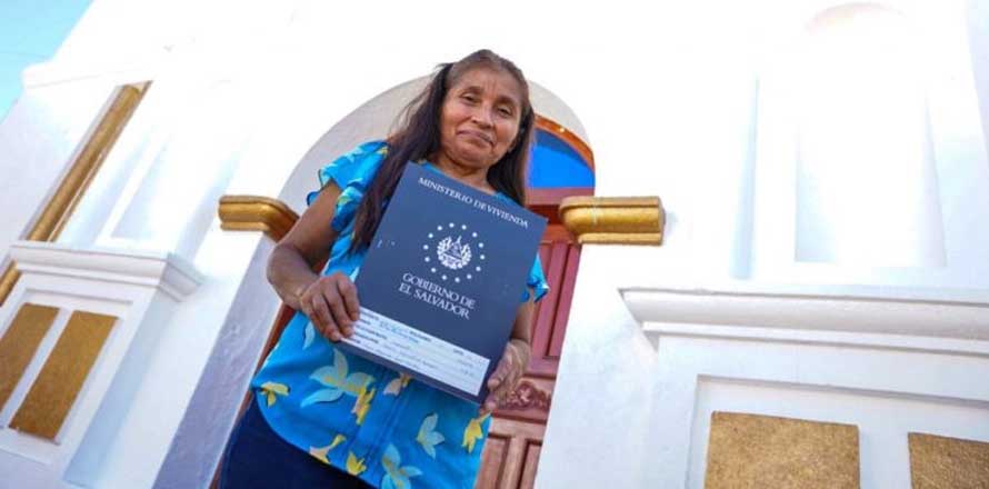 Ministerio de Vivienda beneficia a habitantes de Cacaopera, Morazán