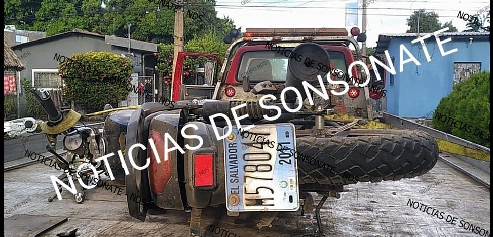 Motociclista huye tras atropellar a mujer y su bebé en Sonsonate