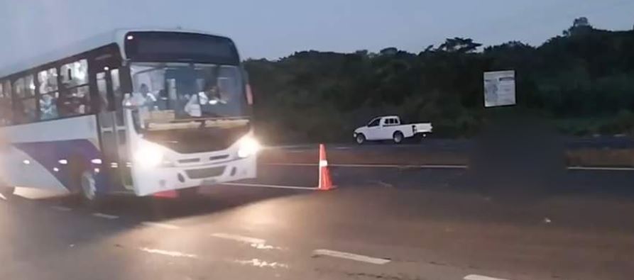 Mujer pierde la vida atropellada frente a su hermano