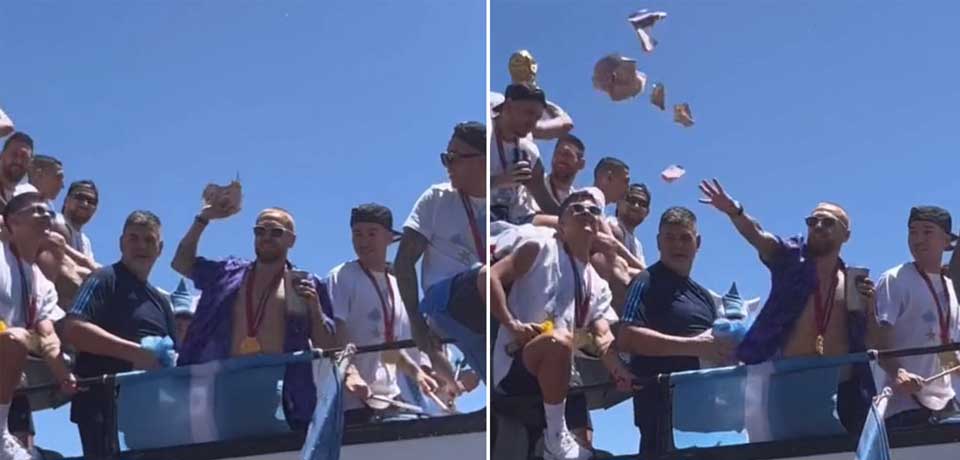 Papu Gómez lanza dinero a los argentinos desde el autobús de la selección
