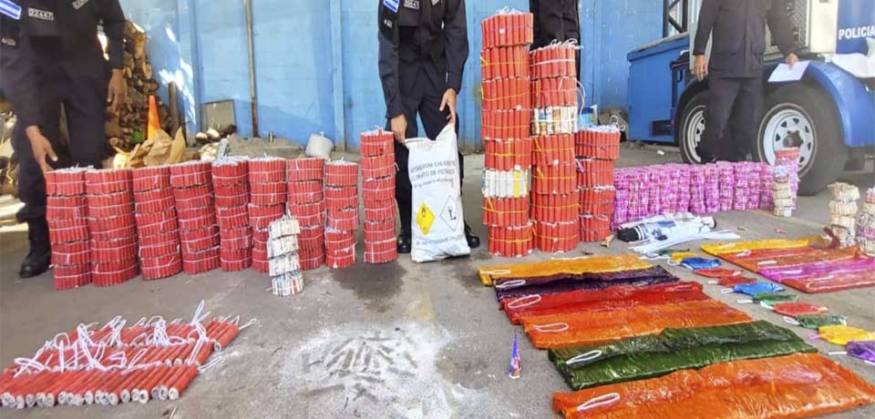 Decomisan más de 40 mil pirotécnicos fabricados en talleres clandestinos