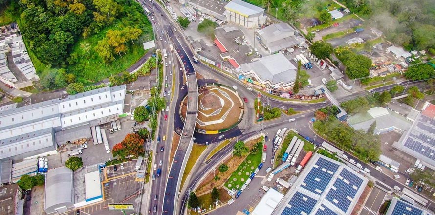 Amplían los seis carriles del tramo entre el redondel Utila y el centro comercial La Joya