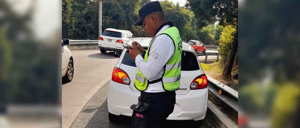 Sancionan a conductores por circular sobre carril auxiliar en bulevar Monseñor Romero
