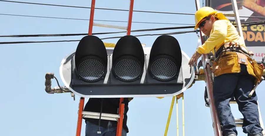 Primer lote de nuevos semáforos inteligentes llegará al país el 30 de diciembre