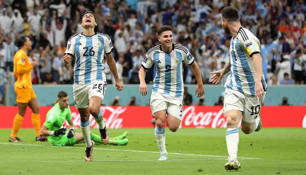 Argentina sufre pero clasifica a semifinales de Qatar 2022