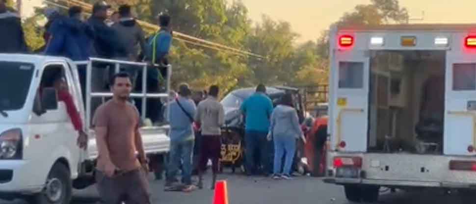 Al menos siete lesionados en choque de pick ups en autopista a Comalapa