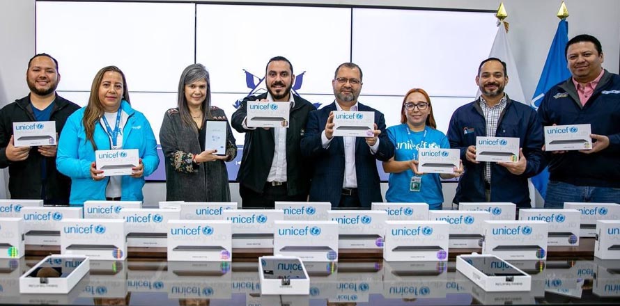 MINSAL recibe importante donación de tablets para contribuir con el trabajo de promotores salud