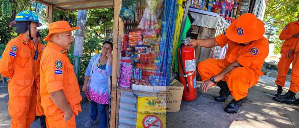 Continúan inspecciones en puestos de venta de pólvora; esta vez en Cojutepeque